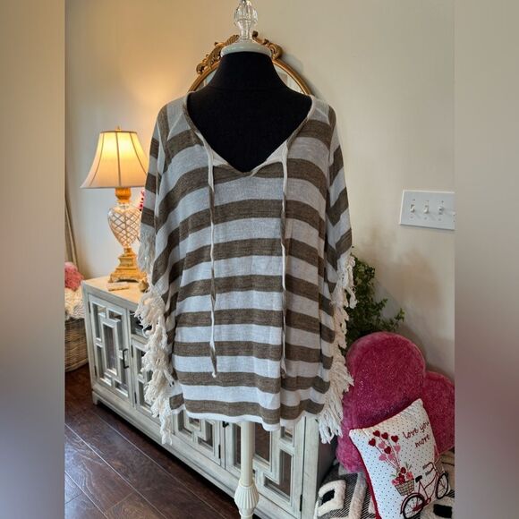 Cream and tan poncho size small - Picture 1 of 6